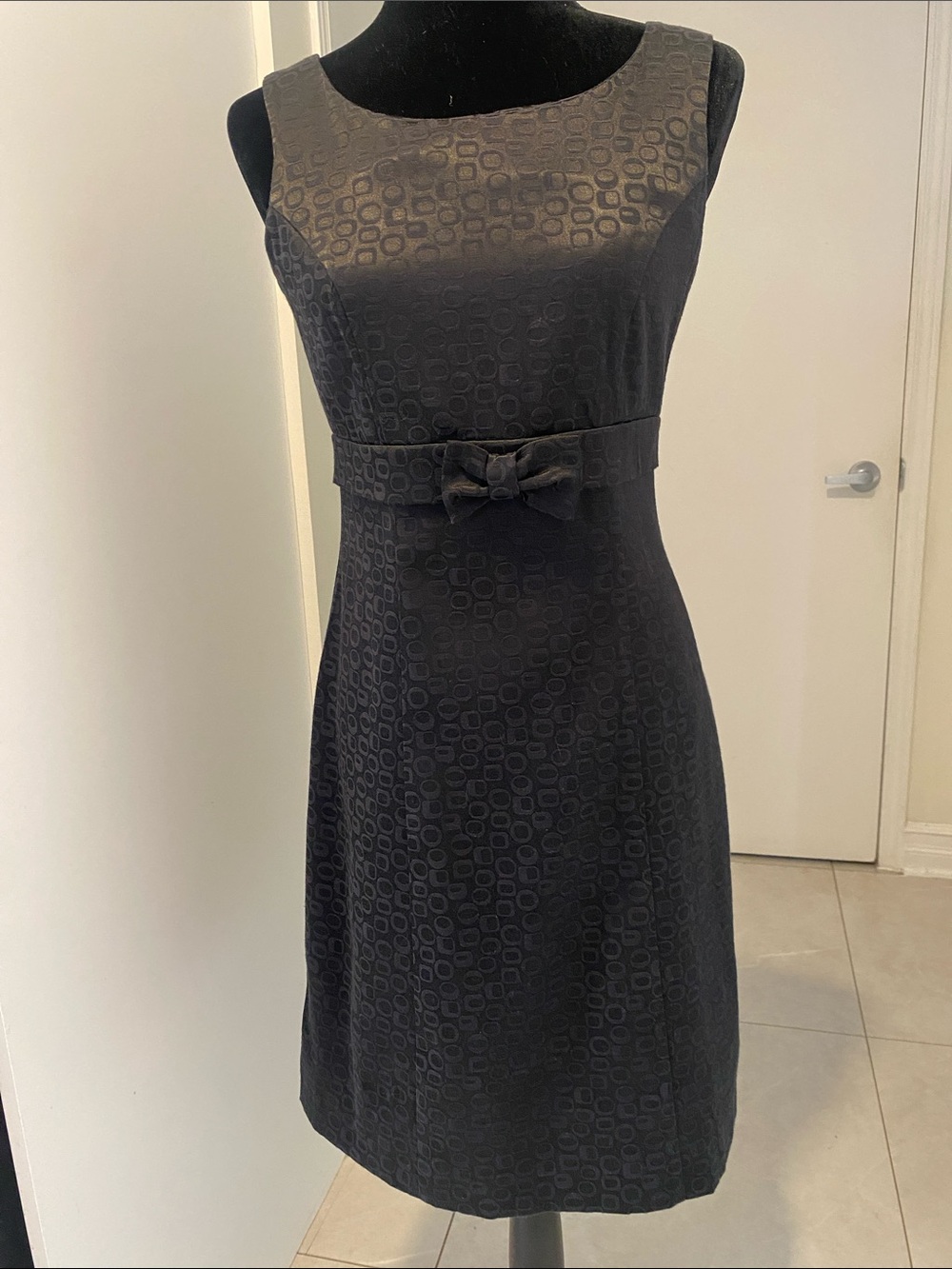 ORSAY classic sleeveless  Black Textured Sheath Dress with Bow Waist Size Small